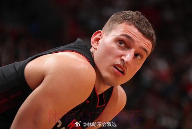 记者:约维奇今日训练中脚踝受伤 伊斯科背部不适 记者:约维奇今日训练中脚踝受伤 伊斯科背部不适